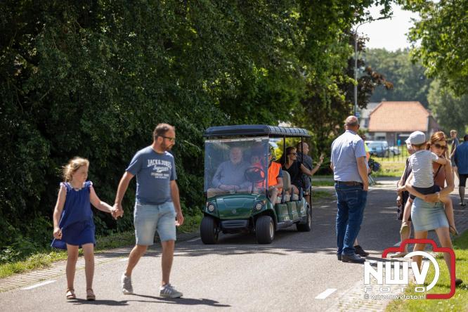 Kranen, trucks en bergingsvoertuigen stelen de show tijdens jubileumfeest van Kraan- en Bergingsbedrijf Stouwdam in Oldebroek. - &copy; NWVFoto.nl