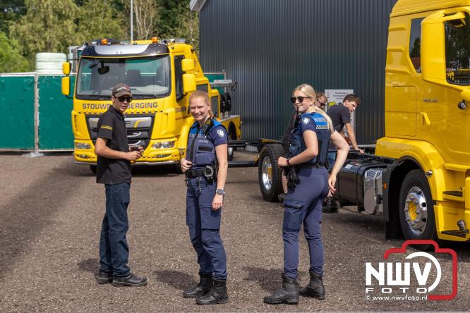 Kranen, trucks en bergingsvoertuigen stelen de show tijdens jubileumfeest van Kraan- en Bergingsbedrijf Stouwdam in Oldebroek. - &copy; NWVFoto.nl
