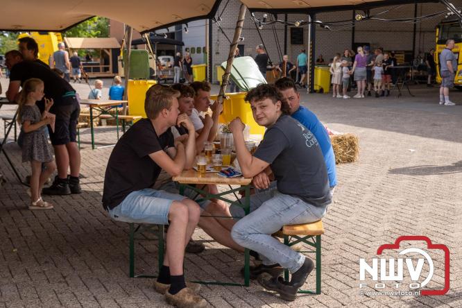 Kranen, trucks en bergingsvoertuigen stelen de show tijdens jubileumfeest van Kraan- en Bergingsbedrijf Stouwdam in Oldebroek. - &copy; NWVFoto.nl