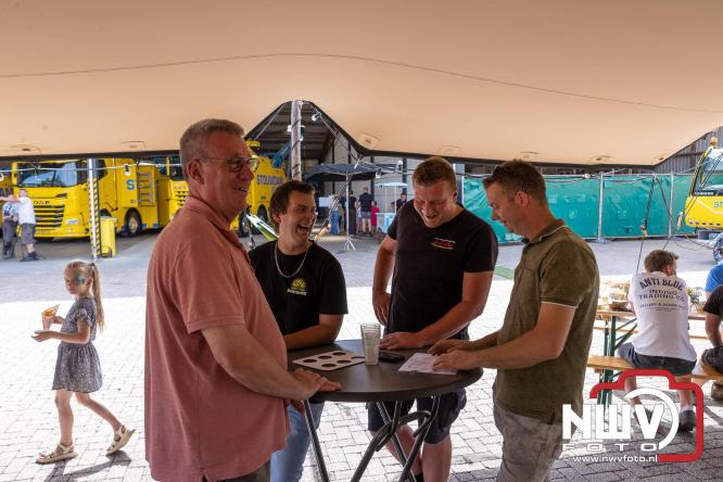 Kranen, trucks en bergingsvoertuigen stelen de show tijdens jubileumfeest van Kraan- en Bergingsbedrijf Stouwdam in Oldebroek. - &copy; NWVFoto.nl