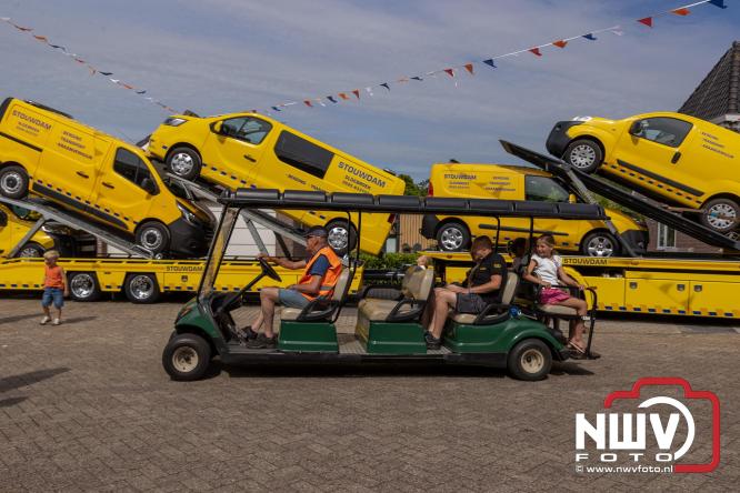 Kranen, trucks en bergingsvoertuigen stelen de show tijdens jubileumfeest van Kraan- en Bergingsbedrijf Stouwdam in Oldebroek. - &copy; NWVFoto.nl