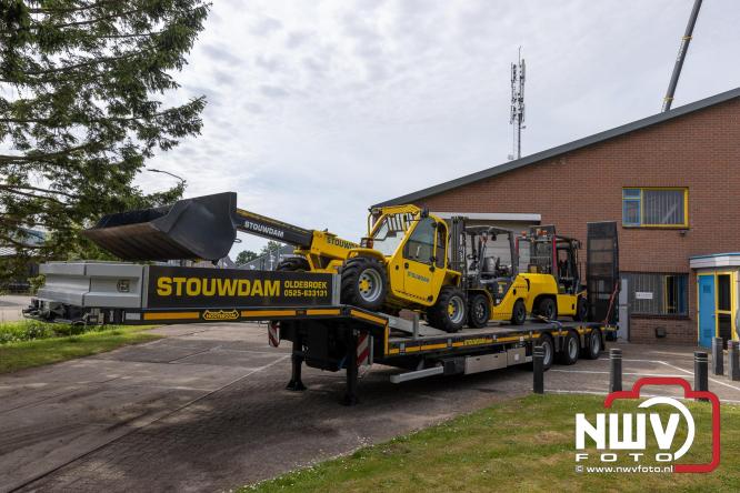 Kranen, trucks en bergingsvoertuigen stelen de show tijdens jubileumfeest van Kraan- en Bergingsbedrijf Stouwdam in Oldebroek. - &copy; NWVFoto.nl