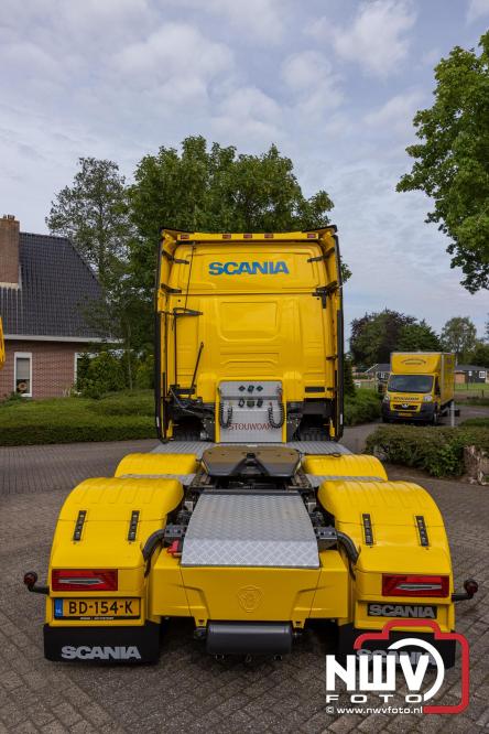 Kranen, trucks en bergingsvoertuigen stelen de show tijdens jubileumfeest van Kraan- en Bergingsbedrijf Stouwdam in Oldebroek. - &copy; NWVFoto.nl