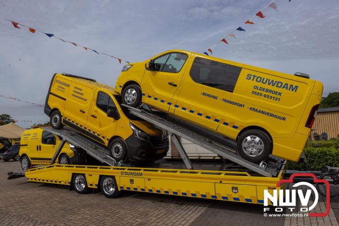 Kranen, trucks en bergingsvoertuigen stelen de show tijdens jubileumfeest van Kraan- en Bergingsbedrijf Stouwdam in Oldebroek. - &copy; NWVFoto.nl