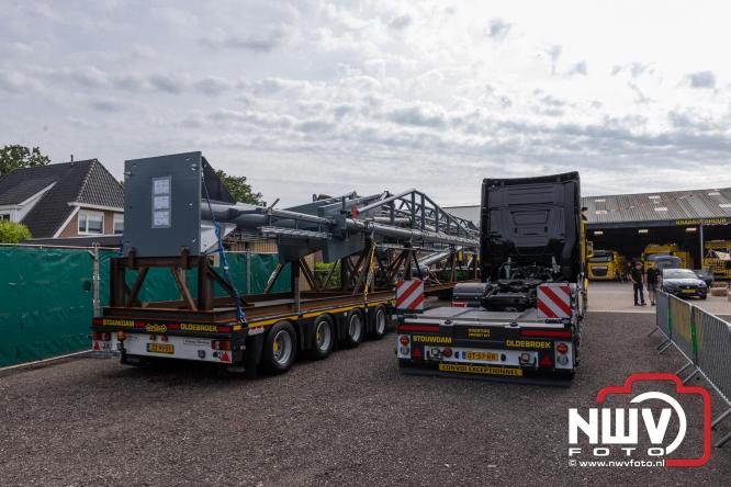 Kranen, trucks en bergingsvoertuigen stelen de show tijdens jubileumfeest van Kraan- en Bergingsbedrijf Stouwdam in Oldebroek. - &copy; NWVFoto.nl