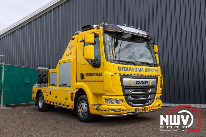 Kranen, trucks en bergingsvoertuigen stelen de show tijdens jubileumfeest van Kraan- en Bergingsbedrijf Stouwdam in Oldebroek. - &copy; NWVFoto.nl