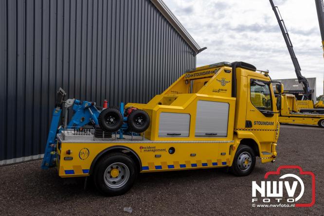 Kranen, trucks en bergingsvoertuigen stelen de show tijdens jubileumfeest van Kraan- en Bergingsbedrijf Stouwdam in Oldebroek. - &copy; NWVFoto.nl