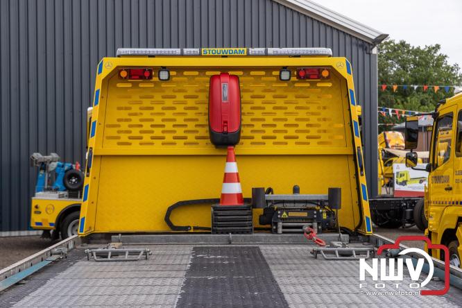 Kranen, trucks en bergingsvoertuigen stelen de show tijdens jubileumfeest van Kraan- en Bergingsbedrijf Stouwdam in Oldebroek. - &copy; NWVFoto.nl