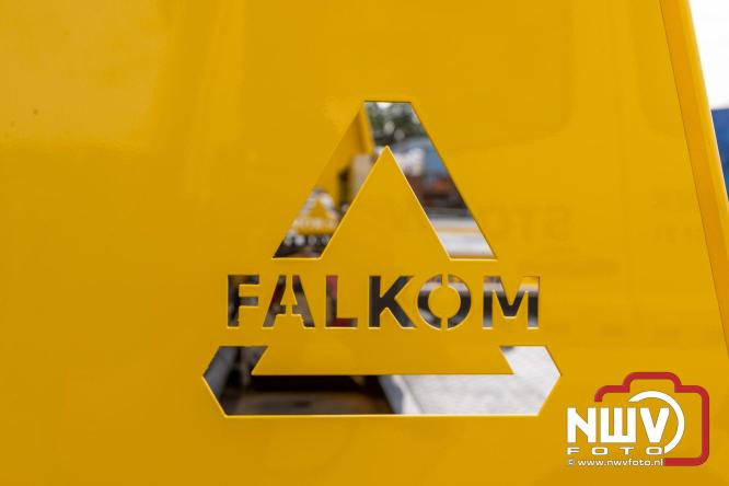 Kranen, trucks en bergingsvoertuigen stelen de show tijdens jubileumfeest van Kraan- en Bergingsbedrijf Stouwdam in Oldebroek. - &copy; NWVFoto.nl