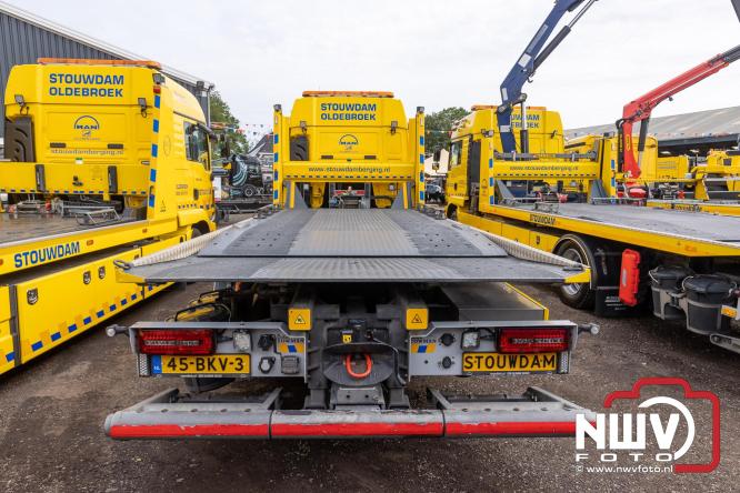 Kranen, trucks en bergingsvoertuigen stelen de show tijdens jubileumfeest van Kraan- en Bergingsbedrijf Stouwdam in Oldebroek. - &copy; NWVFoto.nl