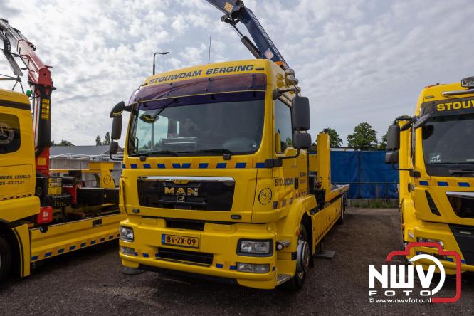 Kranen, trucks en bergingsvoertuigen stelen de show tijdens jubileumfeest van Kraan- en Bergingsbedrijf Stouwdam in Oldebroek. - &copy; NWVFoto.nl