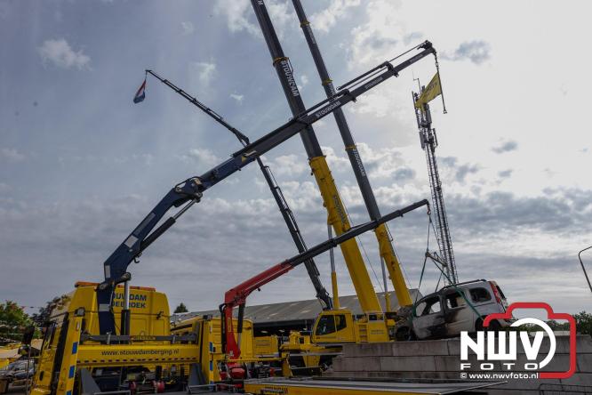 Kranen, trucks en bergingsvoertuigen stelen de show tijdens jubileumfeest van Kraan- en Bergingsbedrijf Stouwdam in Oldebroek. - &copy; NWVFoto.nl