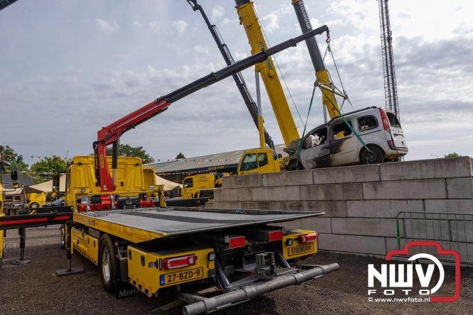 Kranen, trucks en bergingsvoertuigen stelen de show tijdens jubileumfeest van Kraan- en Bergingsbedrijf Stouwdam in Oldebroek. - &copy; NWVFoto.nl
