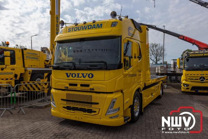 Kranen, trucks en bergingsvoertuigen stelen de show tijdens jubileumfeest van Kraan- en Bergingsbedrijf Stouwdam in Oldebroek. - &copy; NWVFoto.nl
