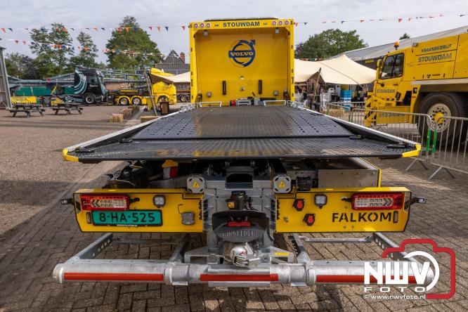 Kranen, trucks en bergingsvoertuigen stelen de show tijdens jubileumfeest van Kraan- en Bergingsbedrijf Stouwdam in Oldebroek. - &copy; NWVFoto.nl