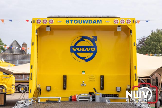 Kranen, trucks en bergingsvoertuigen stelen de show tijdens jubileumfeest van Kraan- en Bergingsbedrijf Stouwdam in Oldebroek. - &copy; NWVFoto.nl