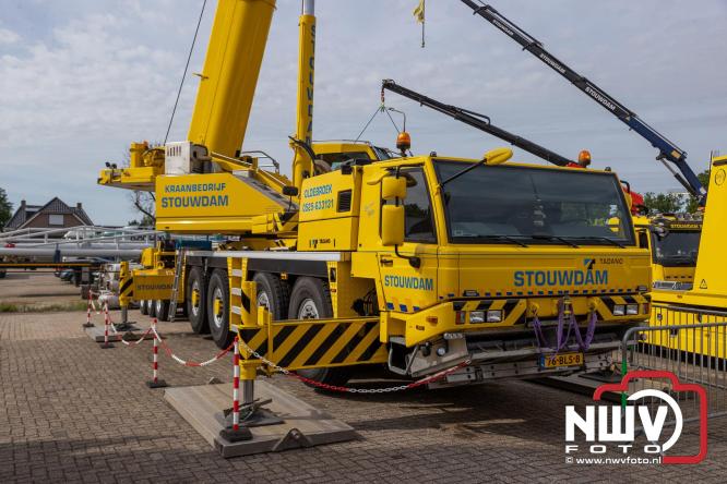 Kranen, trucks en bergingsvoertuigen stelen de show tijdens jubileumfeest van Kraan- en Bergingsbedrijf Stouwdam in Oldebroek. - &copy; NWVFoto.nl