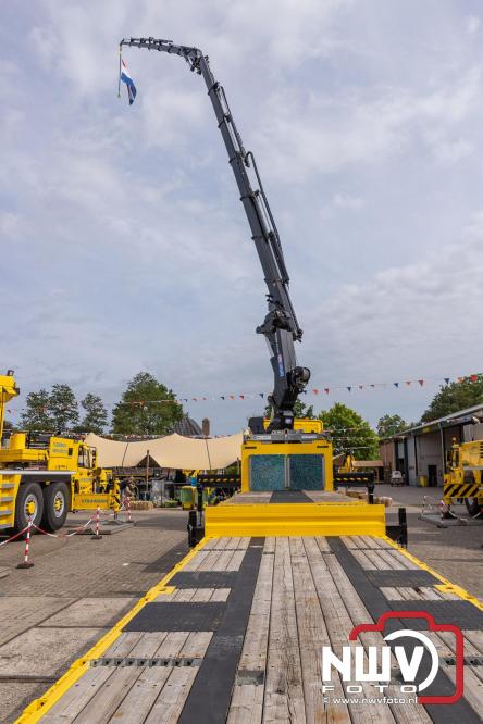 Kranen, trucks en bergingsvoertuigen stelen de show tijdens jubileumfeest van Kraan- en Bergingsbedrijf Stouwdam in Oldebroek. - &copy; NWVFoto.nl