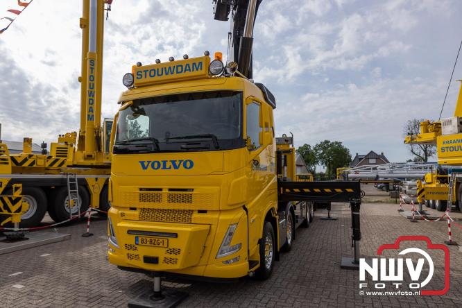 Kranen, trucks en bergingsvoertuigen stelen de show tijdens jubileumfeest van Kraan- en Bergingsbedrijf Stouwdam in Oldebroek. - &copy; NWVFoto.nl