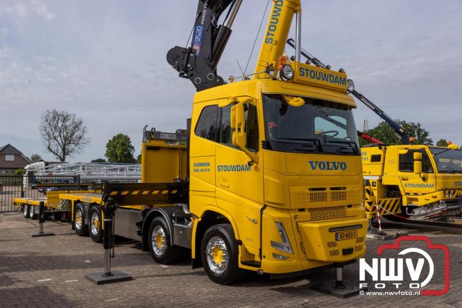 Kranen, trucks en bergingsvoertuigen stelen de show tijdens jubileumfeest van Kraan- en Bergingsbedrijf Stouwdam in Oldebroek. - &copy; NWVFoto.nl