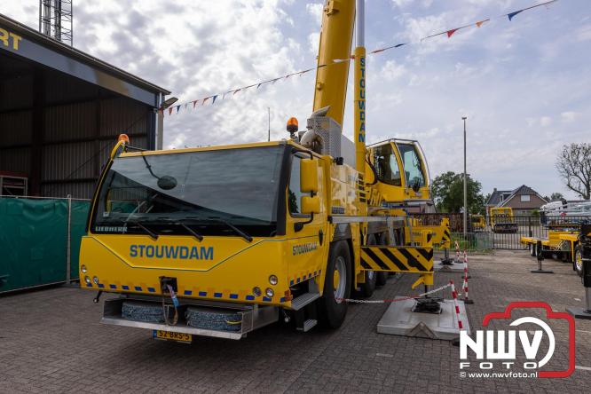 Kranen, trucks en bergingsvoertuigen stelen de show tijdens jubileumfeest van Kraan- en Bergingsbedrijf Stouwdam in Oldebroek. - &copy; NWVFoto.nl