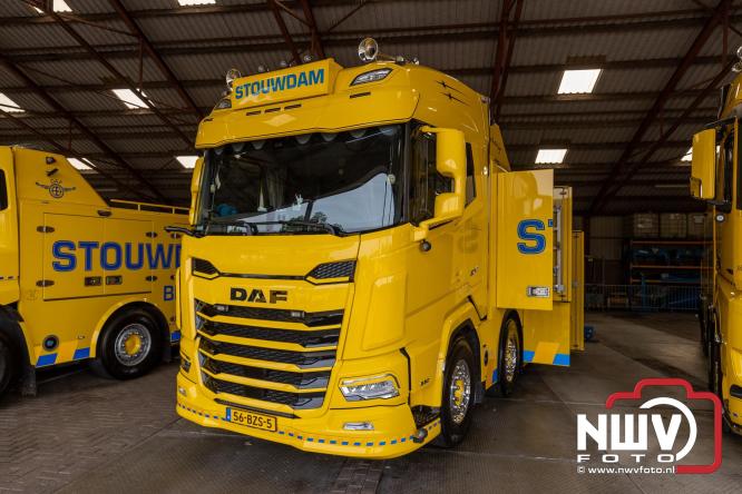 Kranen, trucks en bergingsvoertuigen stelen de show tijdens jubileumfeest van Kraan- en Bergingsbedrijf Stouwdam in Oldebroek. - &copy; NWVFoto.nl