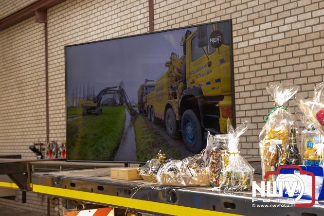 Kranen, trucks en bergingsvoertuigen stelen de show tijdens jubileumfeest van Kraan- en Bergingsbedrijf Stouwdam in Oldebroek. - &copy; NWVFoto.nl
