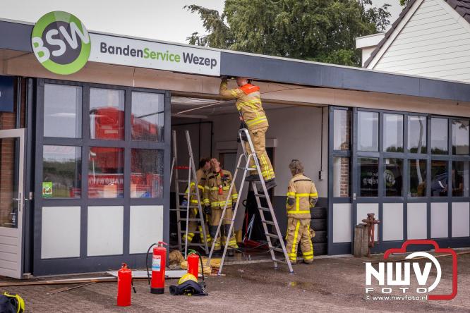 Kortsluiting mogelijk oorzaak van beginnende plafond brand Bovenheigraaf Wezep. - &copy; NWVFoto.nl