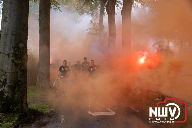 Supporters zwaaien met fakkels DSV'61 eerste team uit naar Rouveen voor de promotie wedstrijd naar de derde klasse tegen vv Ommen. - &copy; NWVFoto.nl