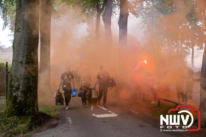 Supporters zwaaien met fakkels DSV'61 eerste team uit naar Rouveen voor de promotie wedstrijd naar de derde klasse tegen vv Ommen. - &copy; NWVFoto.nl