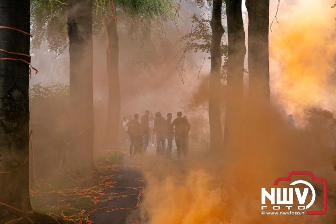 Supporters zwaaien met fakkels DSV'61 eerste team uit naar Rouveen voor de promotie wedstrijd naar de derde klasse tegen vv Ommen. - &copy; NWVFoto.nl