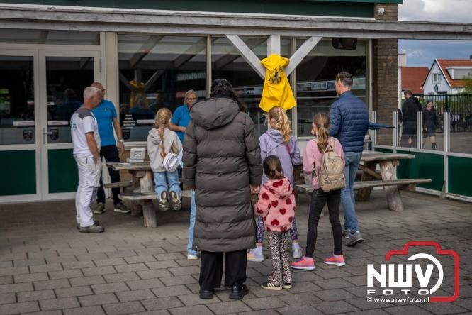 Na valse start toch een prachtige wandelavond, bijna 500 deelnemers genieten in de bossen van ’t Harde - &copy; NWVFoto.nl