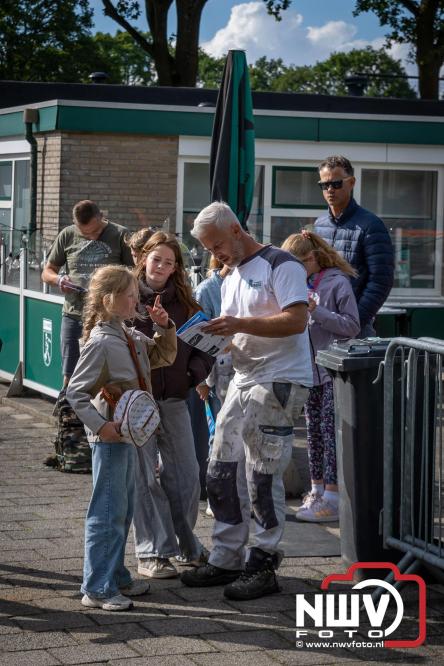 Na valse start toch een prachtige wandelavond, bijna 500 deelnemers genieten in de bossen van ’t Harde - &copy; NWVFoto.nl