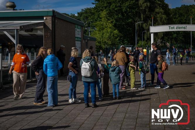 Na valse start toch een prachtige wandelavond, bijna 500 deelnemers genieten in de bossen van ’t Harde - &copy; NWVFoto.nl