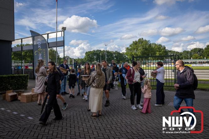 Na valse start toch een prachtige wandelavond, bijna 500 deelnemers genieten in de bossen van ’t Harde - &copy; NWVFoto.nl