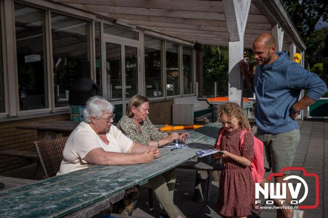 Na valse start toch een prachtige wandelavond, bijna 500 deelnemers genieten in de bossen van ’t Harde - &copy; NWVFoto.nl