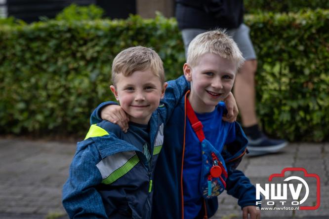 Na valse start toch een prachtige wandelavond, bijna 500 deelnemers genieten in de bossen van ’t Harde - &copy; NWVFoto.nl