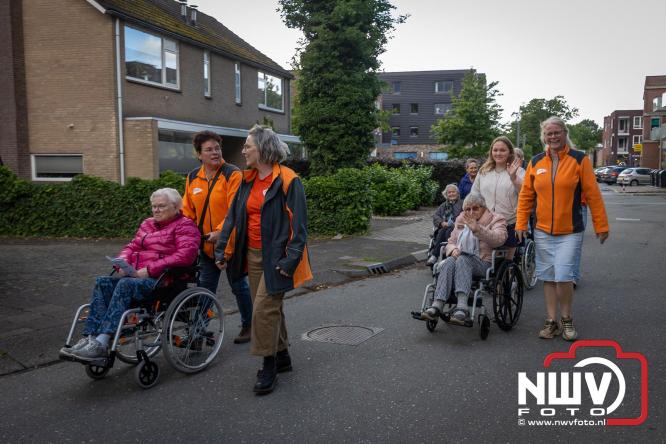 Na valse start toch een prachtige wandelavond, bijna 500 deelnemers genieten in de bossen van ’t Harde - &copy; NWVFoto.nl