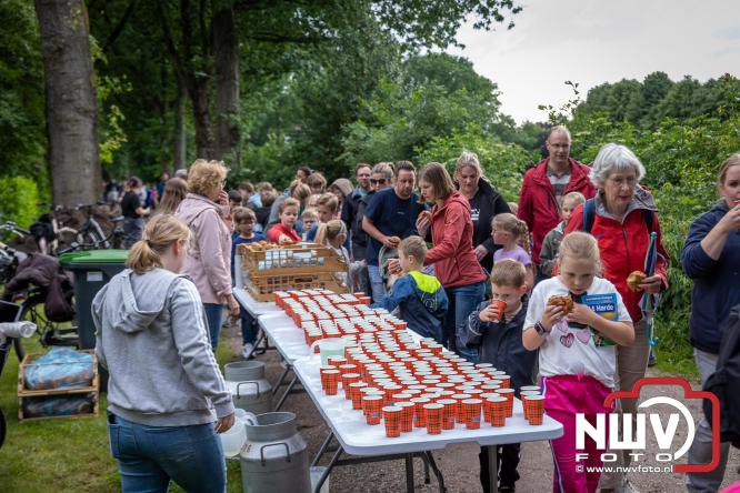 Na valse start toch een prachtige wandelavond, bijna 500 deelnemers genieten in de bossen van ’t Harde - &copy; NWVFoto.nl