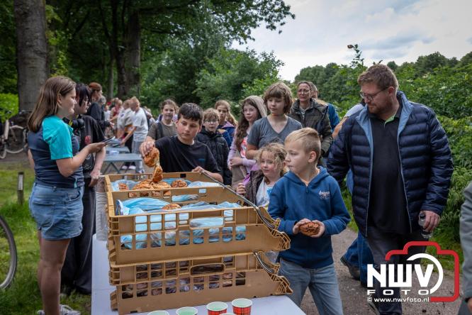 Na valse start toch een prachtige wandelavond, bijna 500 deelnemers genieten in de bossen van ’t Harde - &copy; NWVFoto.nl