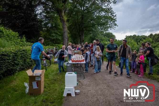 Na valse start toch een prachtige wandelavond, bijna 500 deelnemers genieten in de bossen van ’t Harde - &copy; NWVFoto.nl