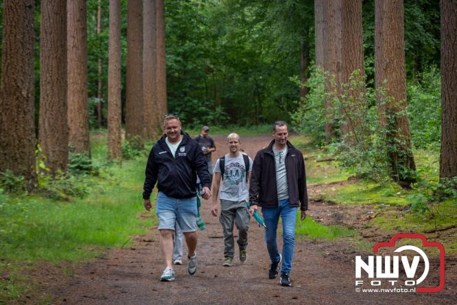 Na valse start toch een prachtige wandelavond, bijna 500 deelnemers genieten in de bossen van ’t Harde - &copy; NWVFoto.nl