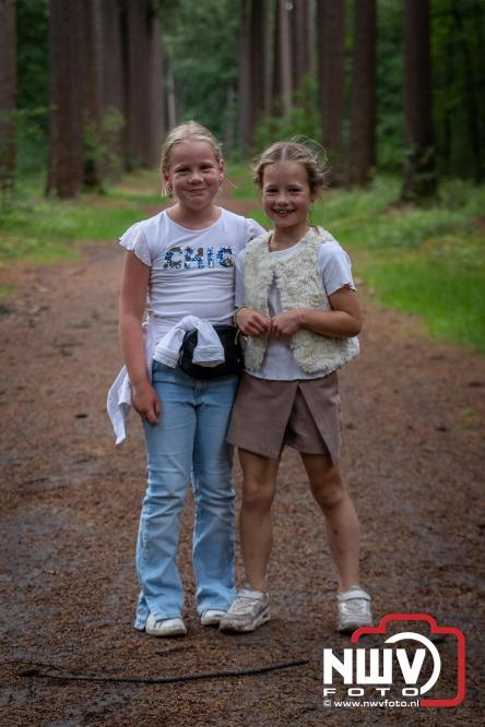 Na valse start toch een prachtige wandelavond, bijna 500 deelnemers genieten in de bossen van ’t Harde - &copy; NWVFoto.nl