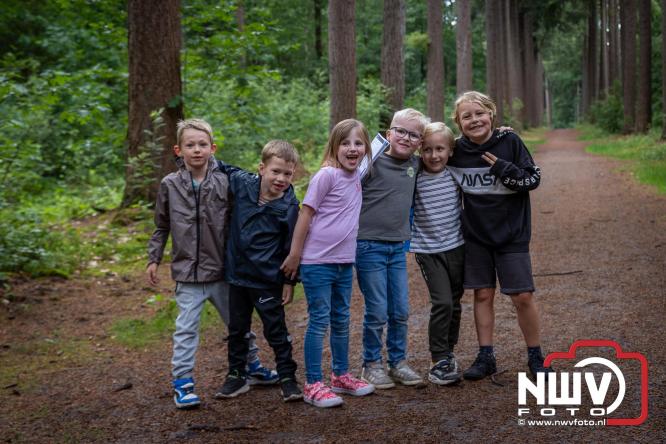 Na valse start toch een prachtige wandelavond, bijna 500 deelnemers genieten in de bossen van ’t Harde - &copy; NWVFoto.nl