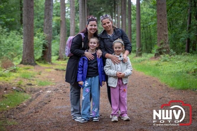 Na valse start toch een prachtige wandelavond, bijna 500 deelnemers genieten in de bossen van ’t Harde - &copy; NWVFoto.nl