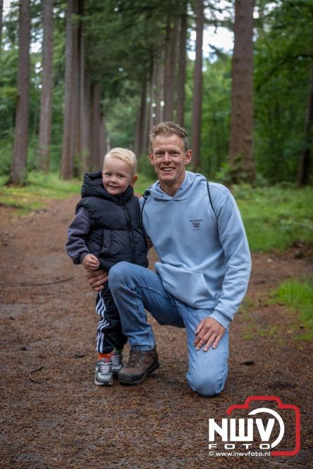 Na valse start toch een prachtige wandelavond, bijna 500 deelnemers genieten in de bossen van ’t Harde - &copy; NWVFoto.nl