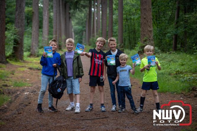 Na valse start toch een prachtige wandelavond, bijna 500 deelnemers genieten in de bossen van ’t Harde - &copy; NWVFoto.nl