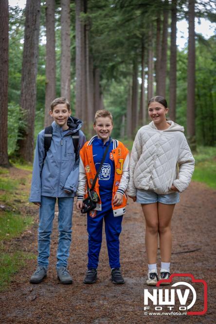 Na valse start toch een prachtige wandelavond, bijna 500 deelnemers genieten in de bossen van ’t Harde - &copy; NWVFoto.nl