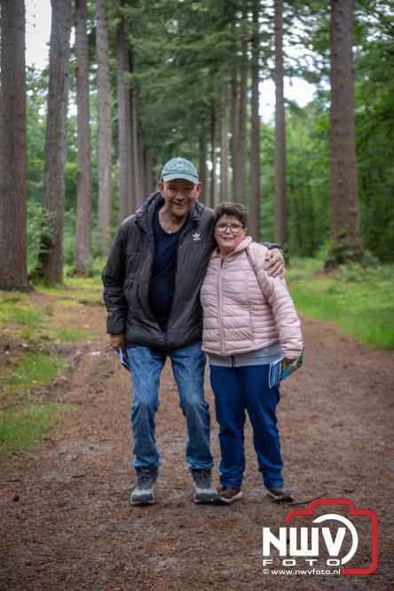 Na valse start toch een prachtige wandelavond, bijna 500 deelnemers genieten in de bossen van ’t Harde - &copy; NWVFoto.nl