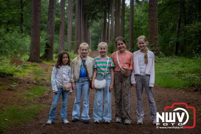 Na valse start toch een prachtige wandelavond, bijna 500 deelnemers genieten in de bossen van ’t Harde - &copy; NWVFoto.nl
